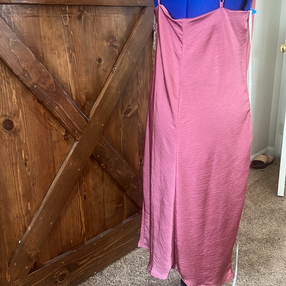 Pink satin maxi dress - Picture 5 of 7